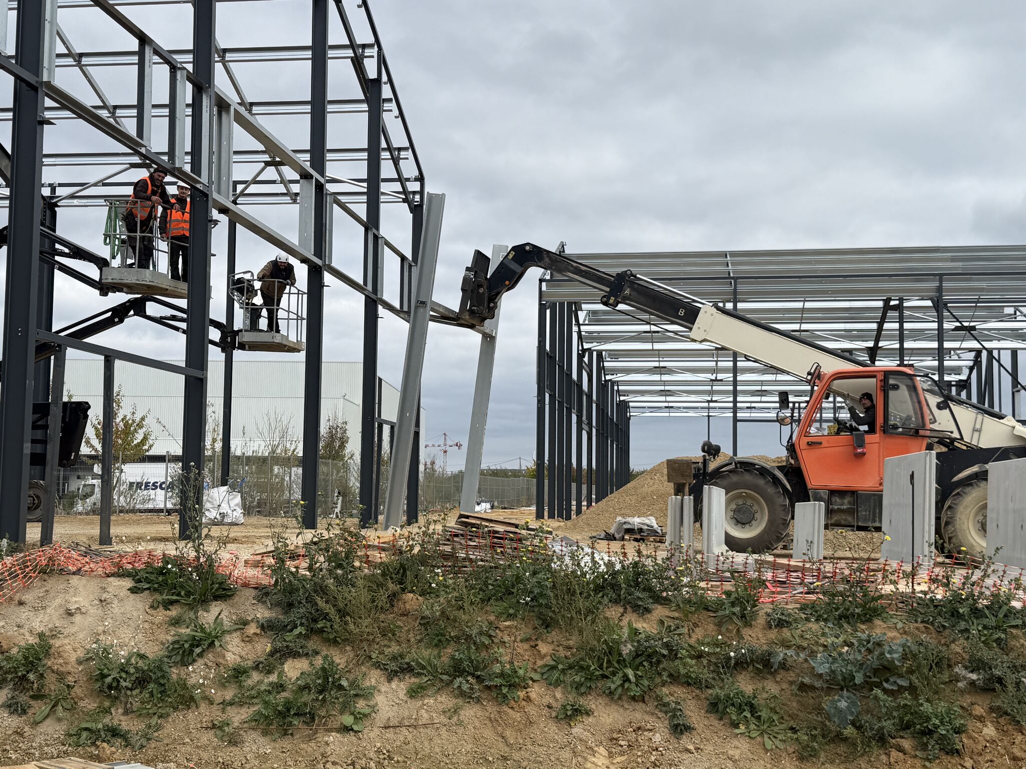 Technicien John's Lift en équipement de protection individuelle sur chantier